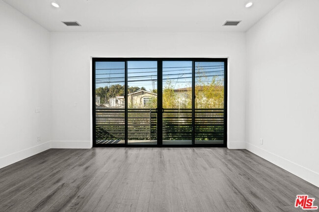 Building Photo - 1613 S Wooster St