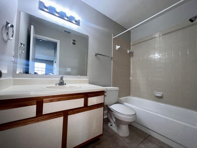 Building Photo - Remodeled 1st floor 2/2 Tradewinds Condo i...