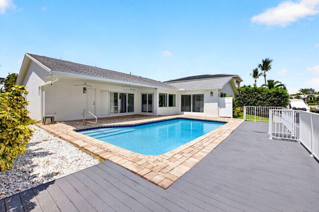 Building Photo - 787 Havana Dr