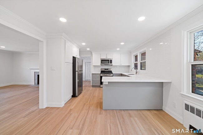 Building Photo - 141 Colony Ave