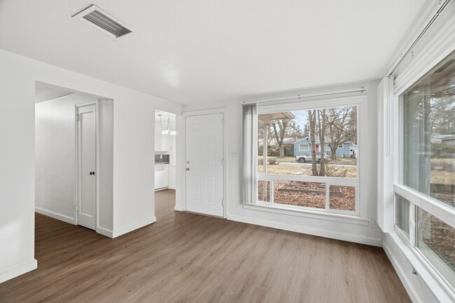 Building Photo - 1307 E Thurston Ave