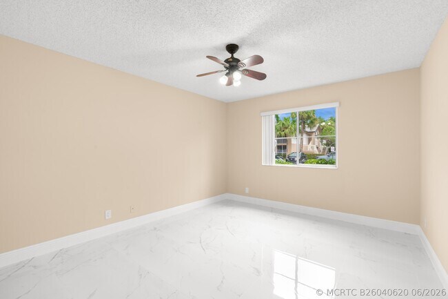 Building Photo - 9855 Westview Dr