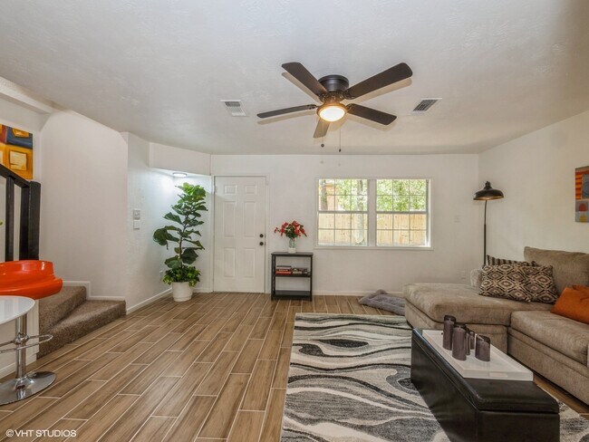 Building Photo - 1320 E Red Cedar Cir