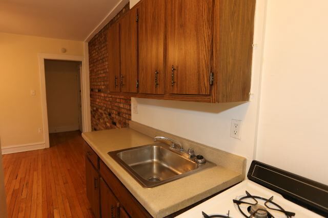 Building Photo - 956 W Cornelia Ave
