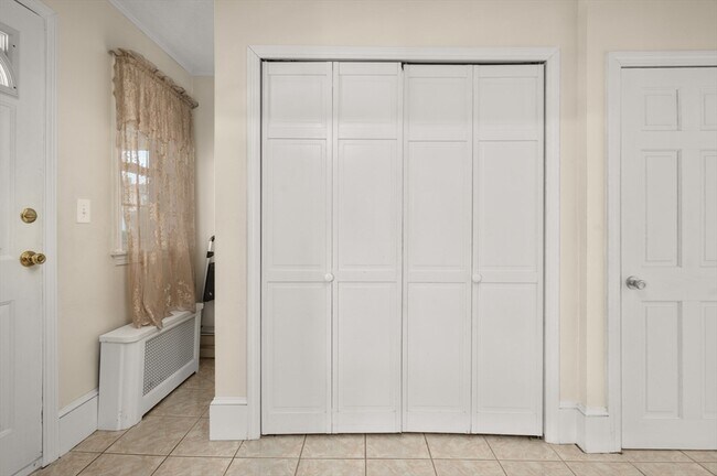 Building Photo - 76 Windsor Rd