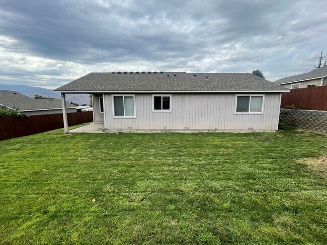 Building Photo - Now renting 3 bedroom House