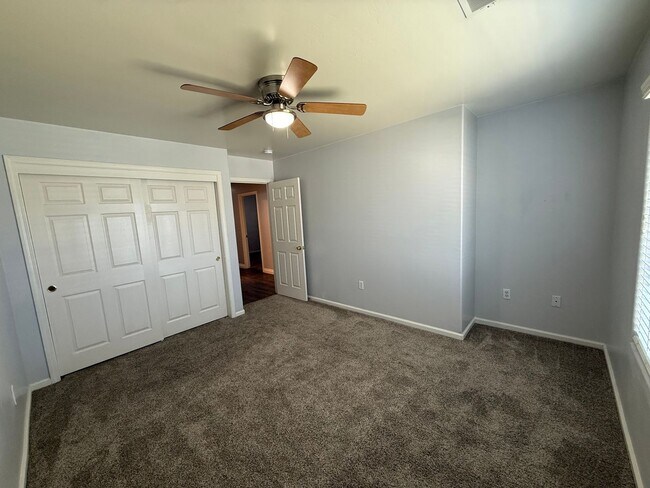 Building Photo - 10919 Golden Valley Dr