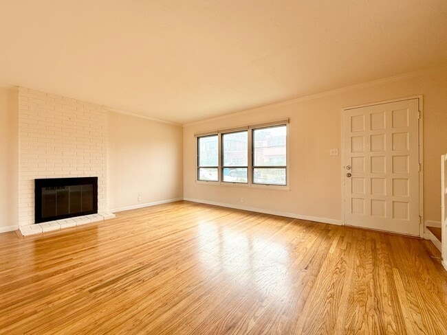Building Photo - Renovated Single-Family Home in Pacifica!