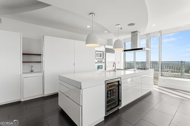 Building Photo - 3338 Peachtree Rd NE