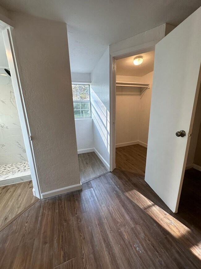 Building Photo - 16590 Gaskin St