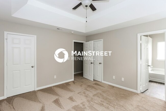 Building Photo - 4 Bedroom Pet-Friendly Home in CHARLOTTE, NC with Main Street Renewal