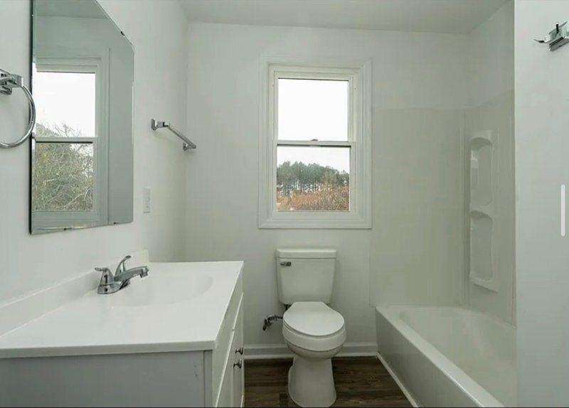 Building Photo - 421 Pineville Rd