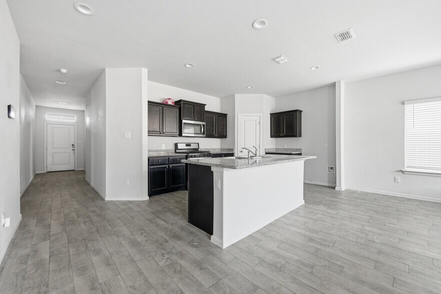 Building Photo - 8520 Trickham Bnd