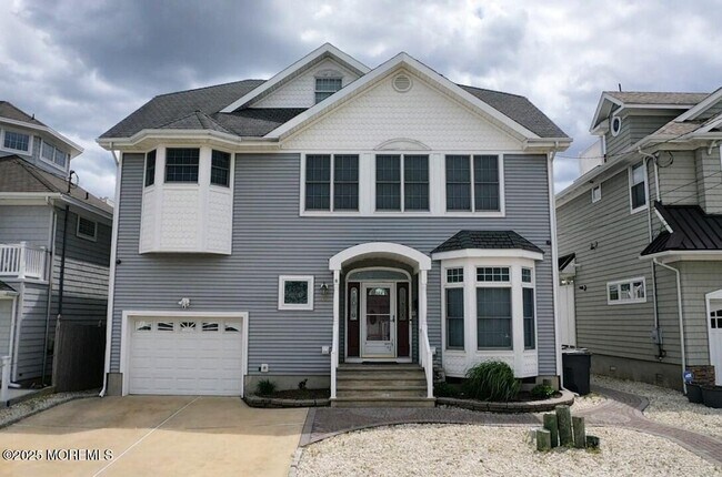 Building Photo - 203 Carmel Dr