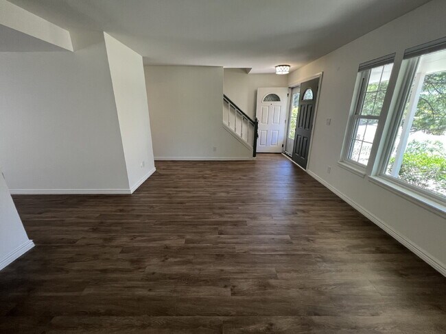 Building Photo - 7052 E Briarwood Dr