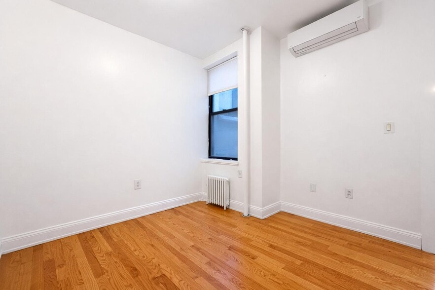 Building Photo - 29 W 12th St