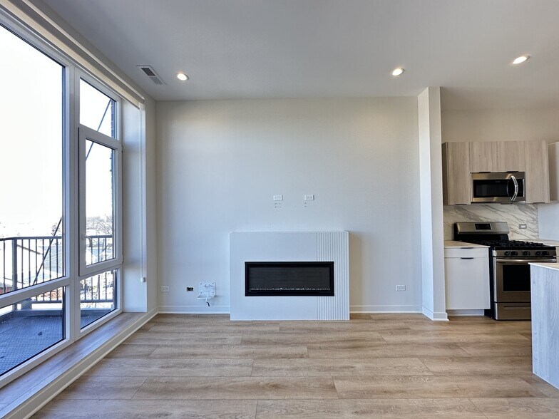 Building Photo - 6324 W Belmont Ave