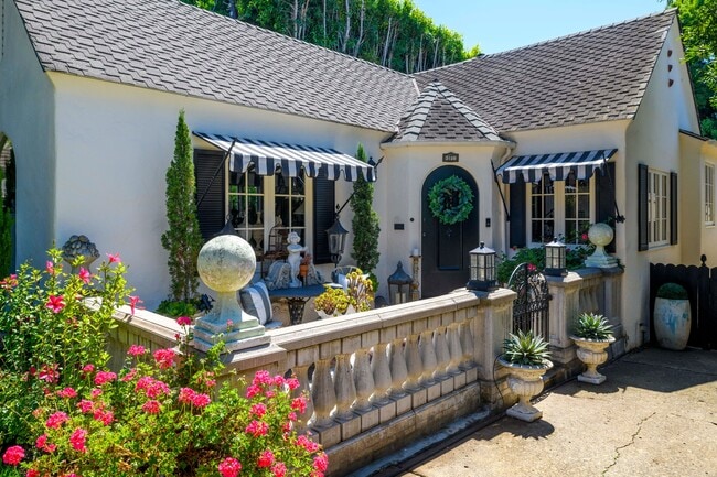 Building Photo - 3109 Calle Cedro