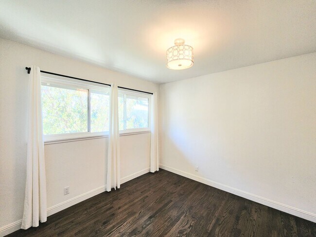 Building Photo - 3 bedroom 3 bathroom hillside Pacifica home with serene views