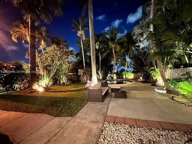 Building Photo - 2911 Monroe St