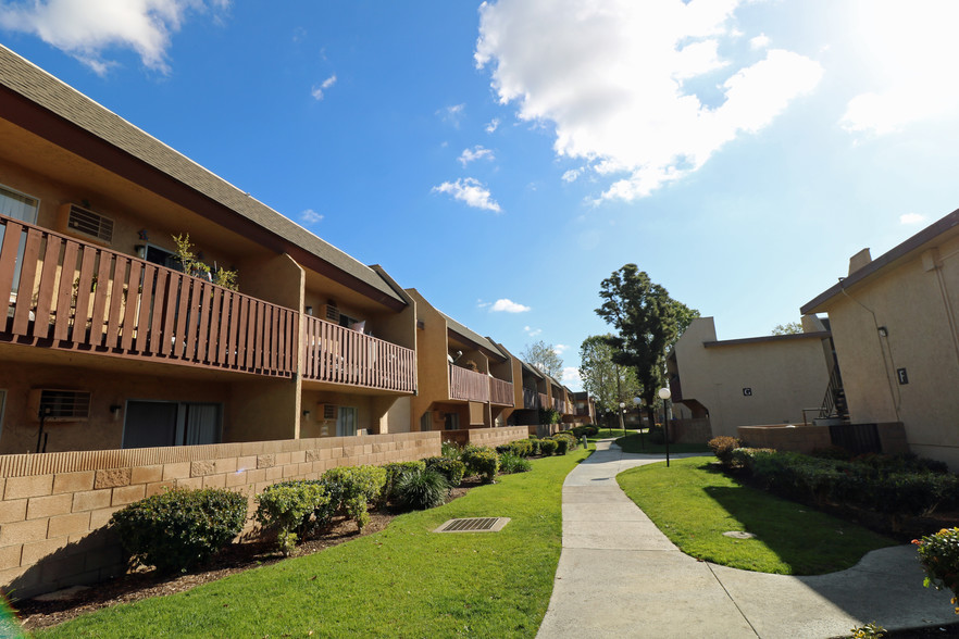 Building Photo - Village Meadows