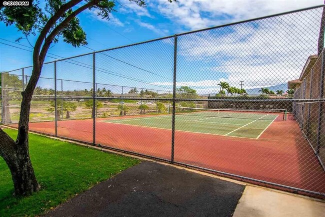 Building Photo - Maui Gardens - Central Kihei Resort Style ...