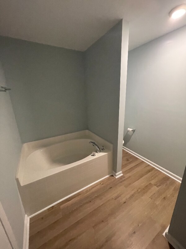 Building Photo - 1198 Island Club Dr