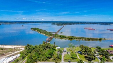 Building Photo - 17111 River Rd