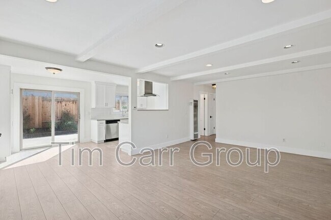 Building Photo - 2048 Garden Ln