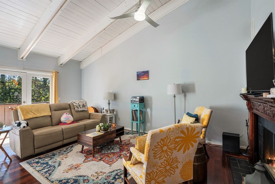 Building Photo - 3813 Paces Ferry W