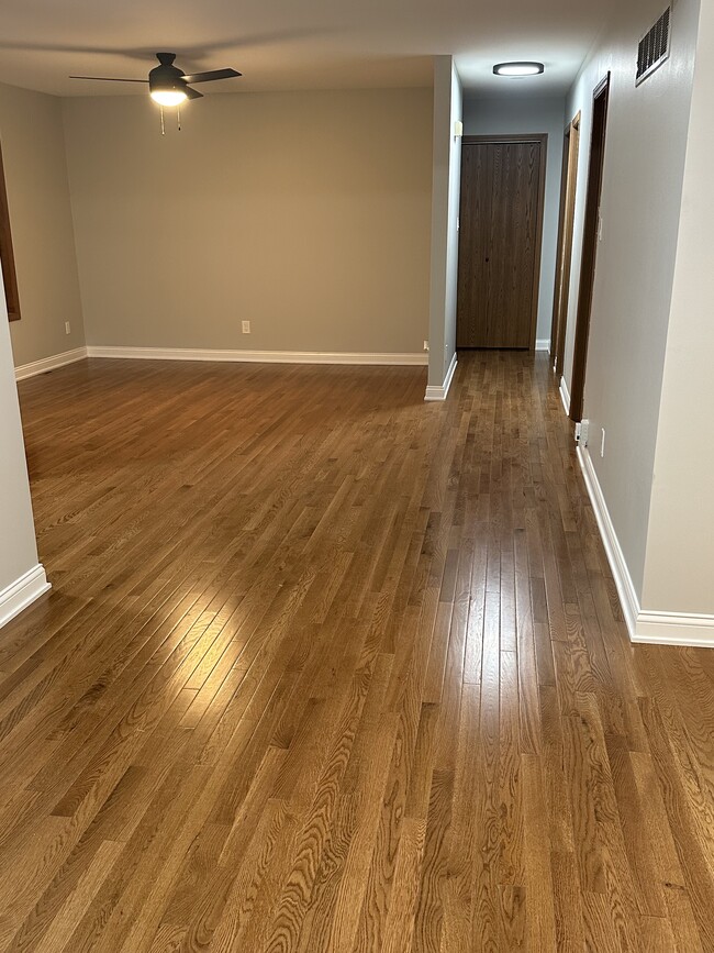 Building Photo - 1547 W 97th Pl