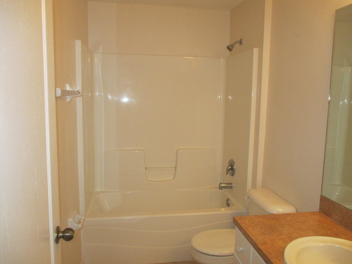 Building Photo - 3 bedroom 2 bathroom Single Family Home