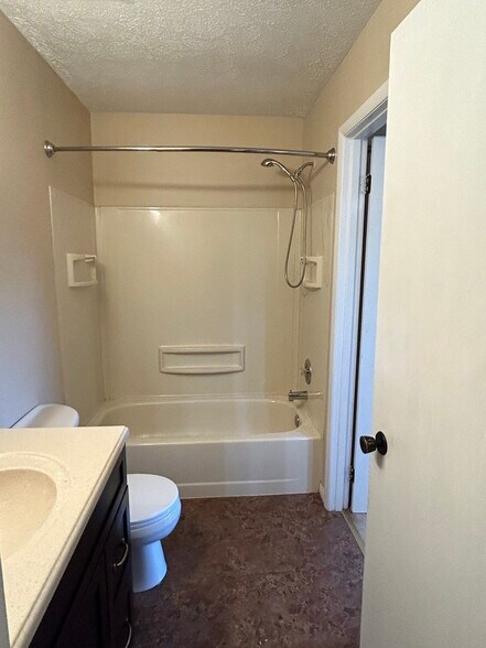 Building Photo - 225 Woodhaven Dr