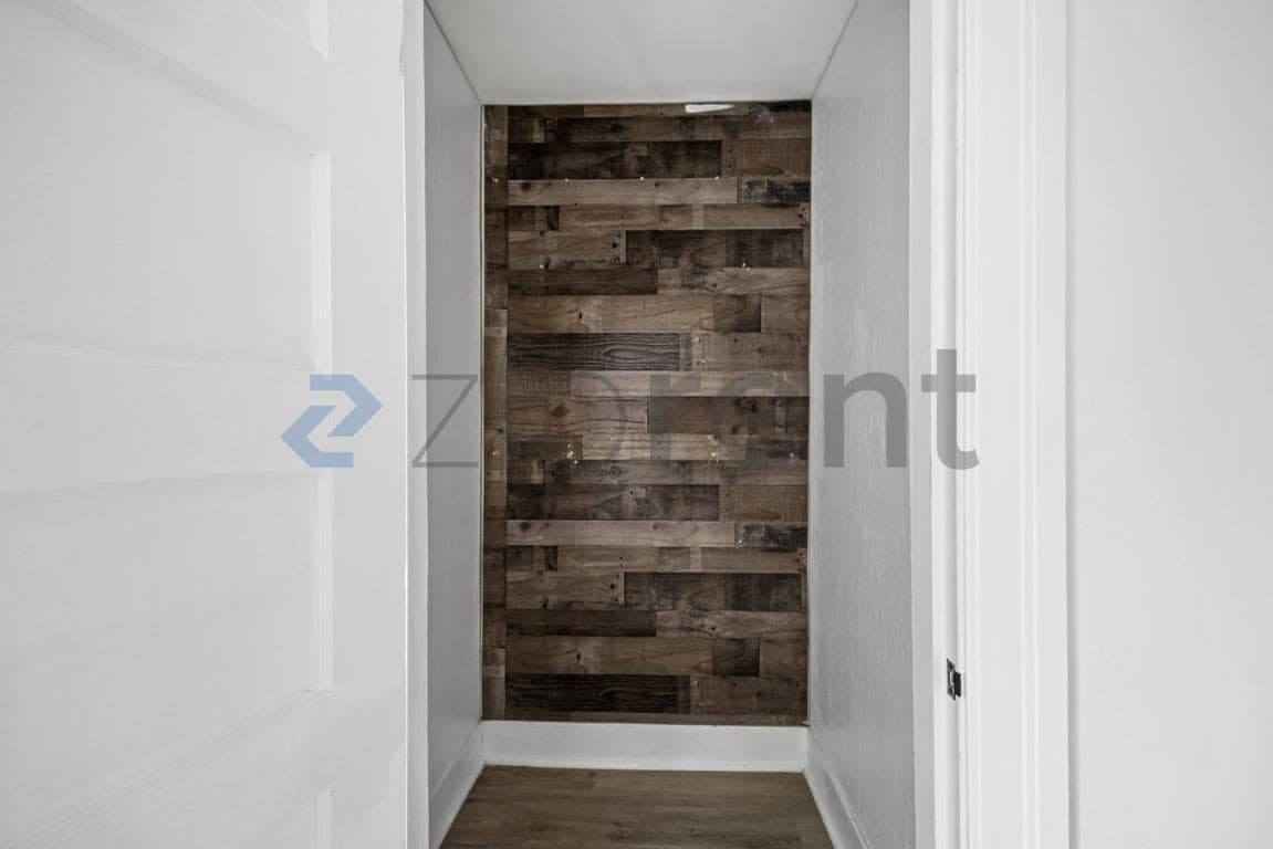 Building Photo - Unit 1 st floor