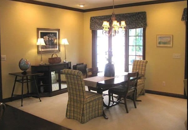 Building Photo - 3841 Valley View Dr