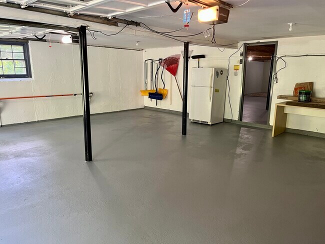 Building Photo - 88 Towerview Dr