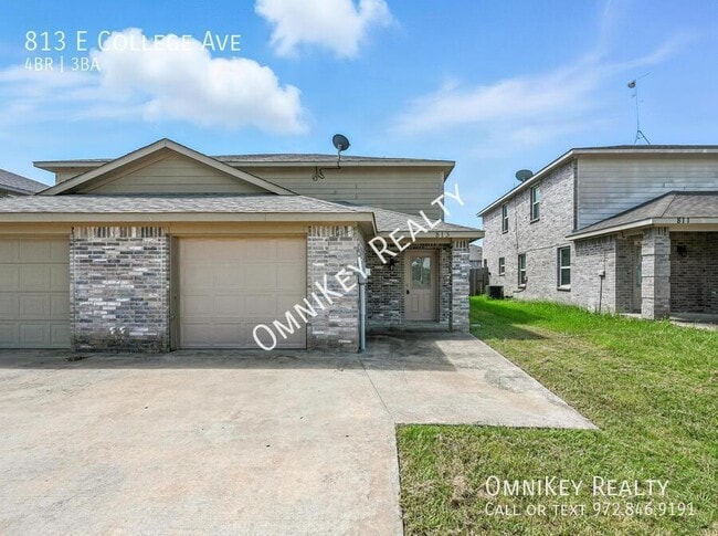 Primary Photo - 813 E College Ave