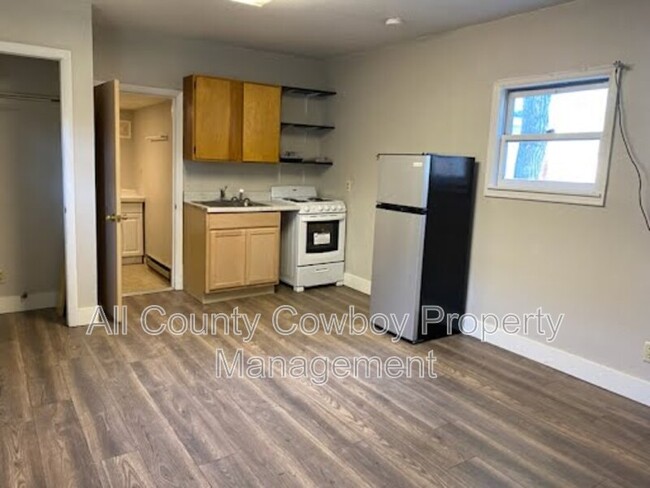 Primary Photo - 950 N 11th St