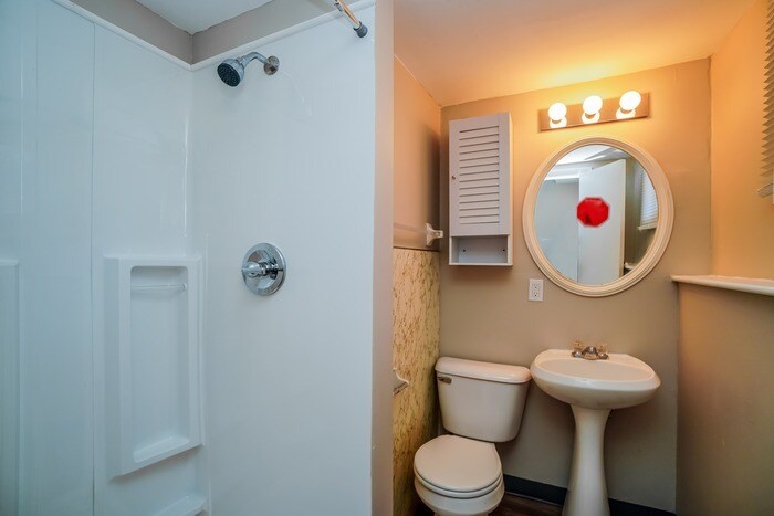 Building Photo - 2821 Fleet Rd