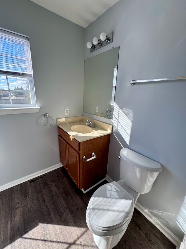 Building Photo - Beacon Hill Townhouse for Rent