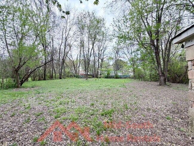 Building Photo - 1603 Delano Ave