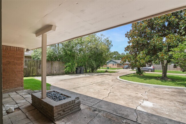 Building Photo - 1622 Hollow Hook Rd