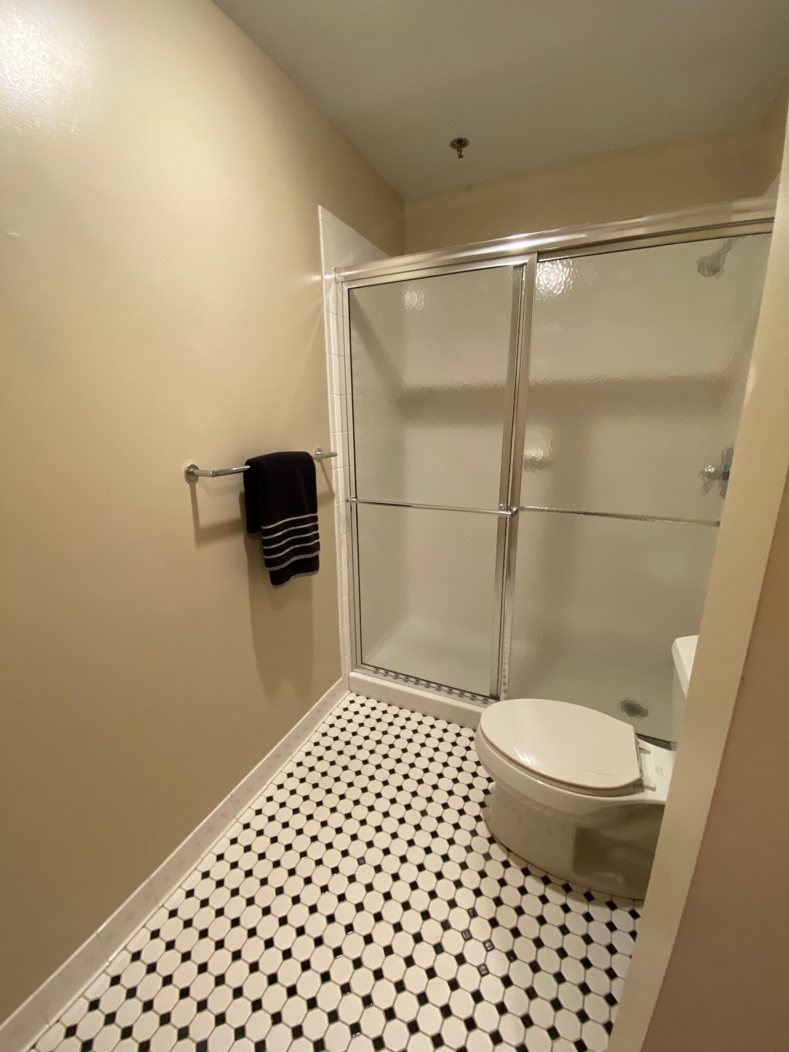 Building Photo - 803 E 6th St