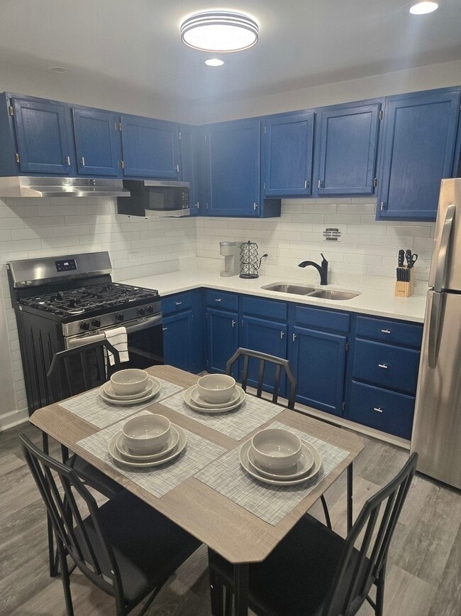 Building Photo - 8304 S Kedzie Ave