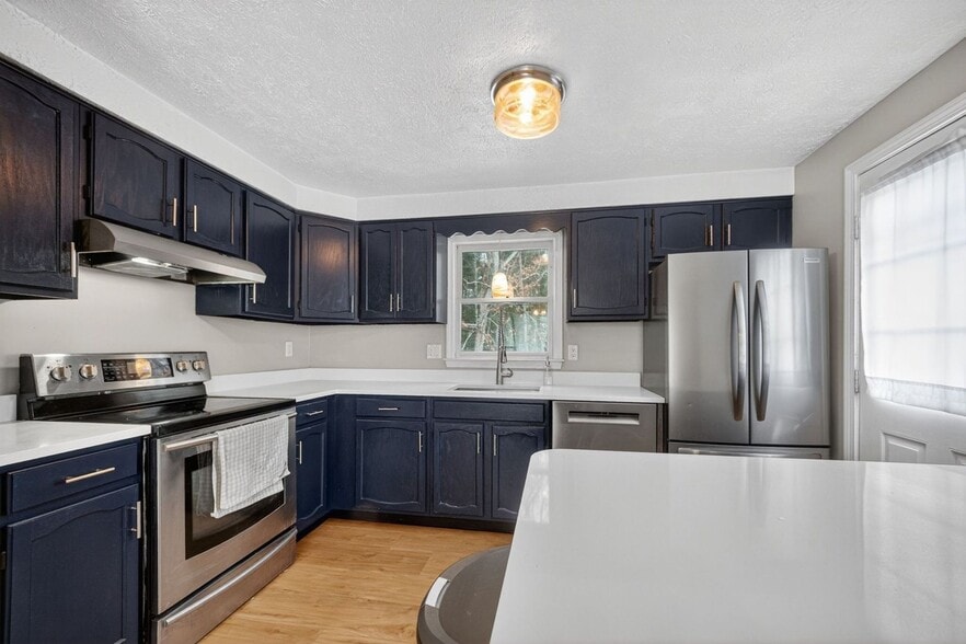 Building Photo - 15 Culver St