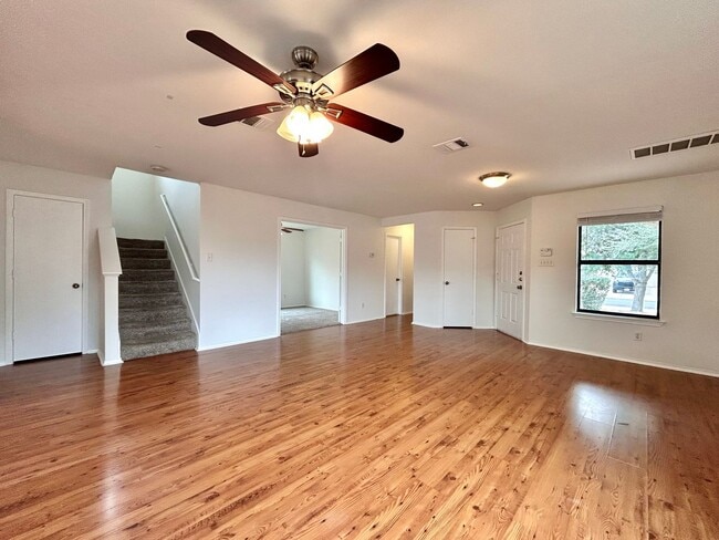 Building Photo - 2417 McCook Dr