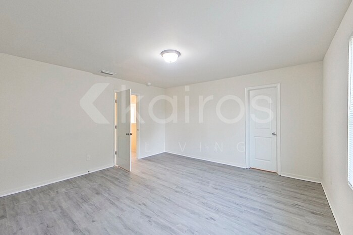 Building Photo - 5047 Sandy Hill Dr