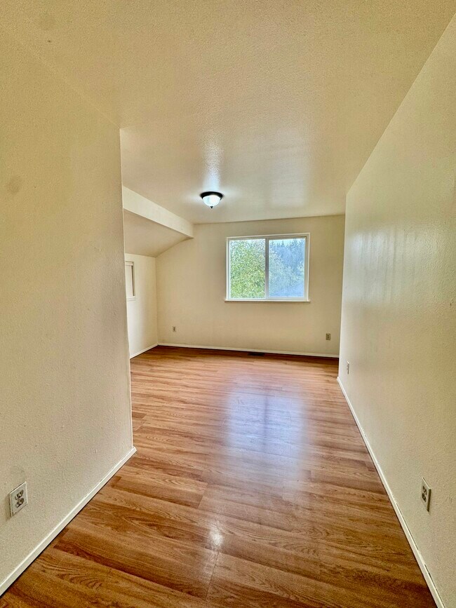 Building Photo - 9 76th St SE