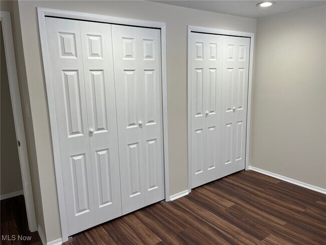 Building Photo - 8671 Ashwood Dr