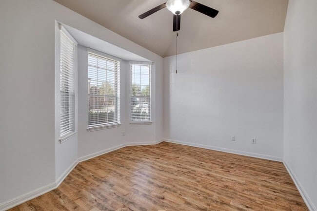 Building Photo - 2213 Lookout Range Dr